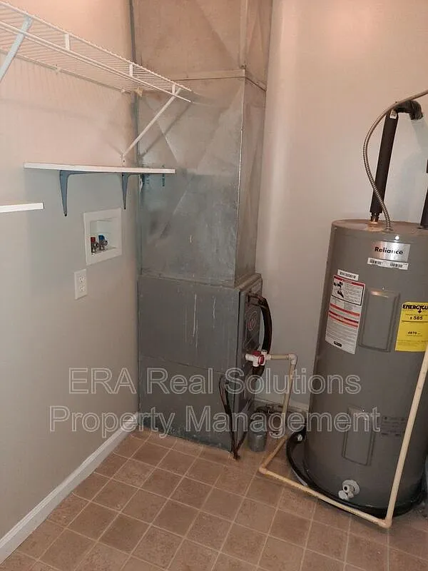 2 bed, 1.0 bath, $1,100 — Photo 4