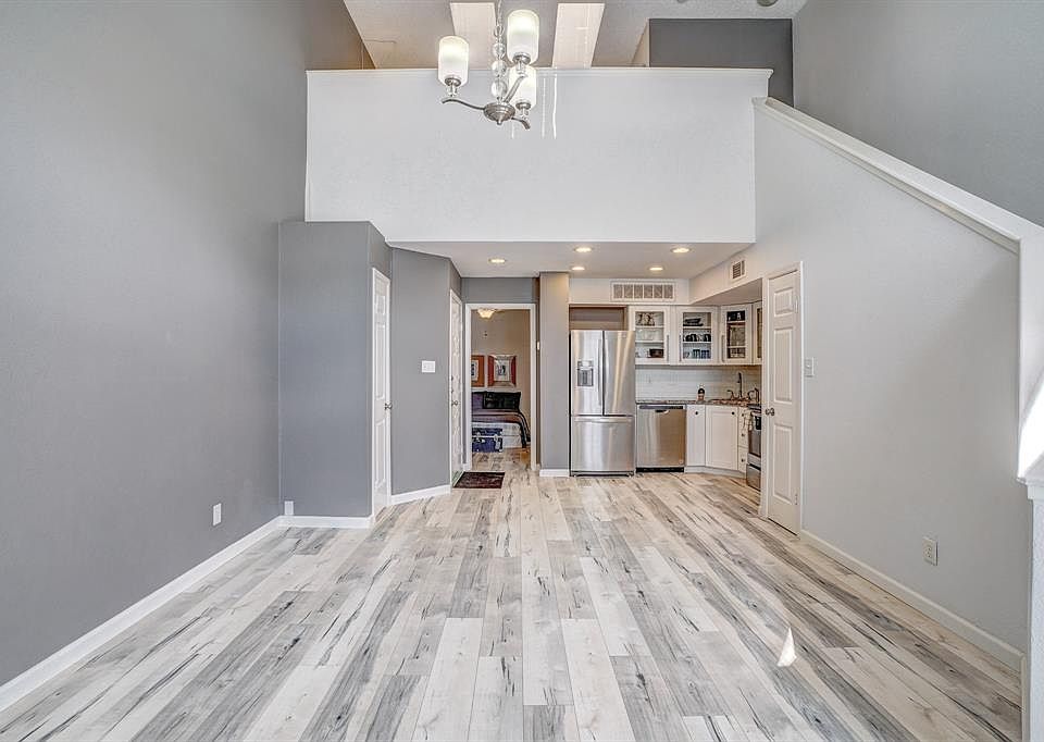 1st image of 10855 Meadowglen Ln APT 824