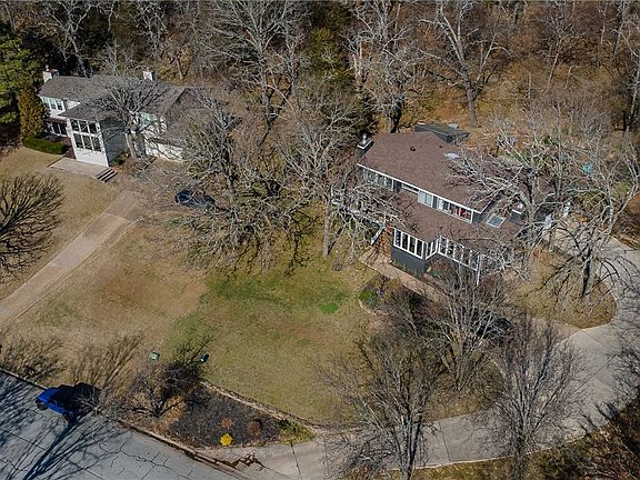 2nd image of 585 N Rockcliff Rd