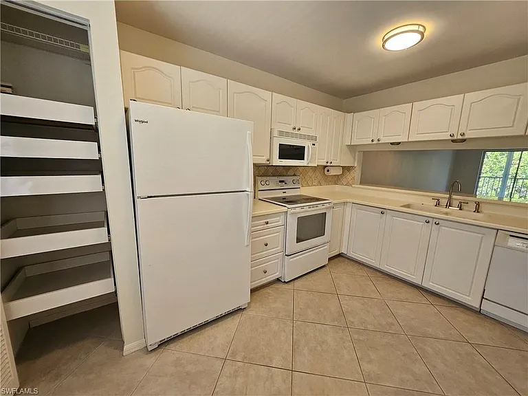3001 Sandpiper Bay Cir #B202 — Photo 6