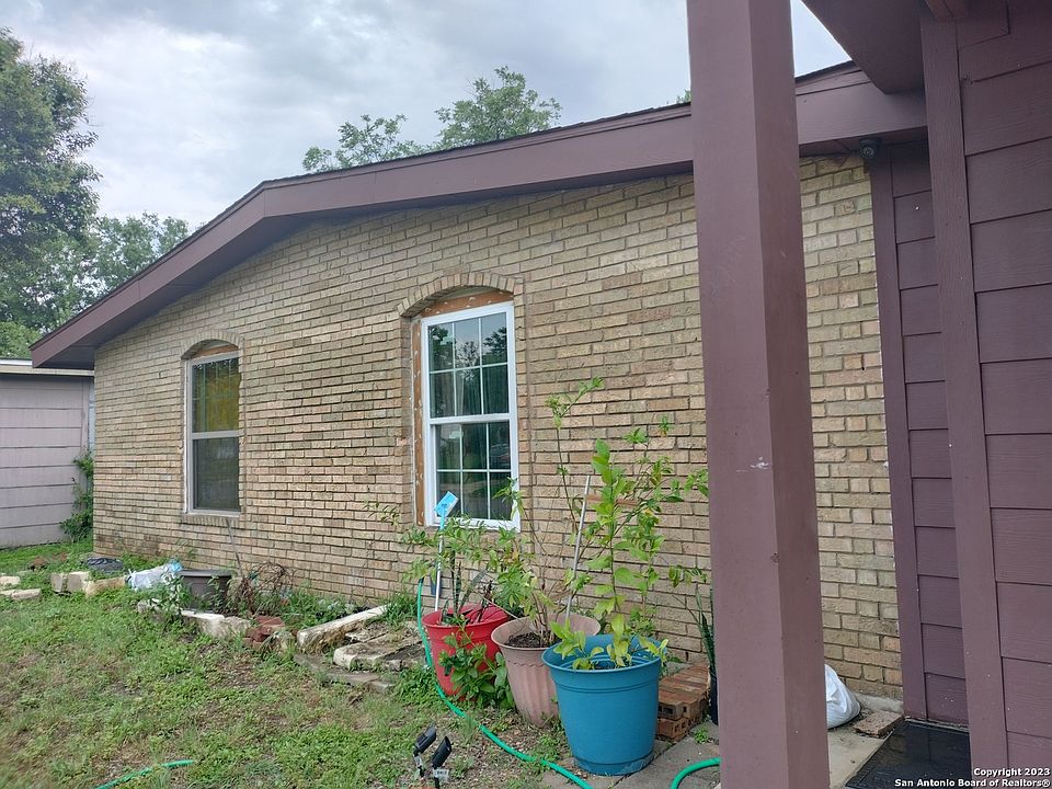1st image of 5130 VILLAGE GREEN
