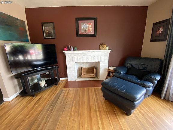 4th image of 9814 NE Hazel Dell Ave