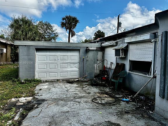 4th image of 2612 SW 14th Ave