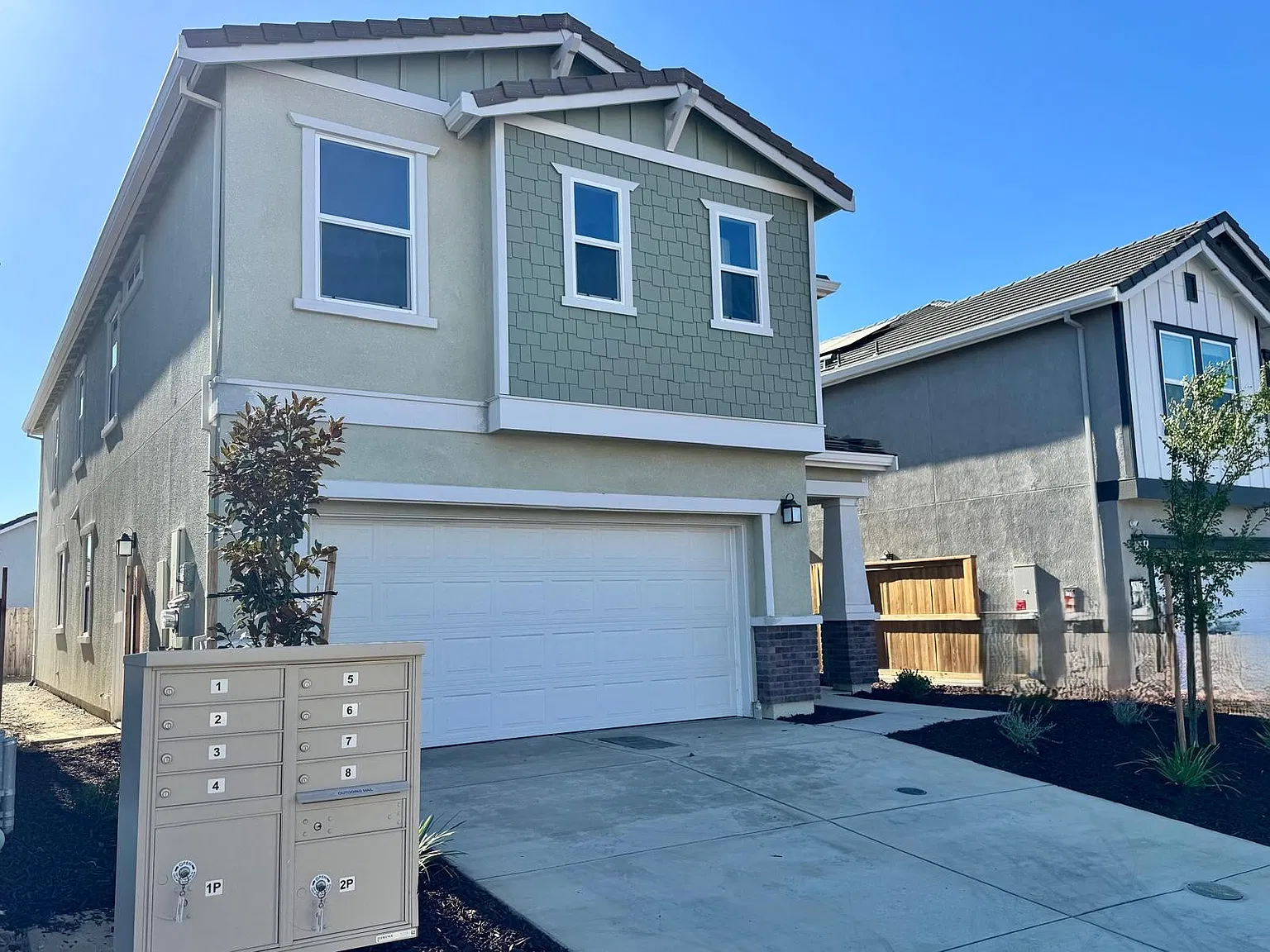 5 bed, 2777 sqft, $3,950 — Photo 1