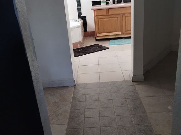 5th image of 985 Highland Dr SW
