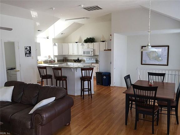 4th image of 2653 Ocean Shore Ave #B