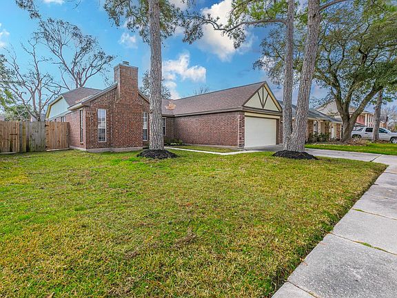 3rd image of 2510 N Rim Dr