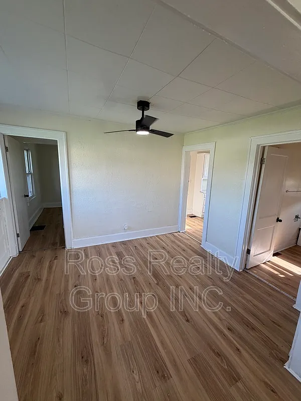 2 bed, 1.0 bath, $1,050 — Photo 2