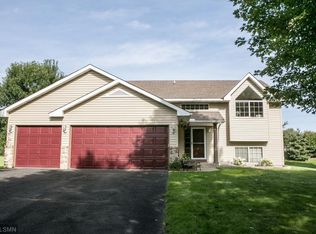 655 Lois Ln, Lino Lakes, MN 55014