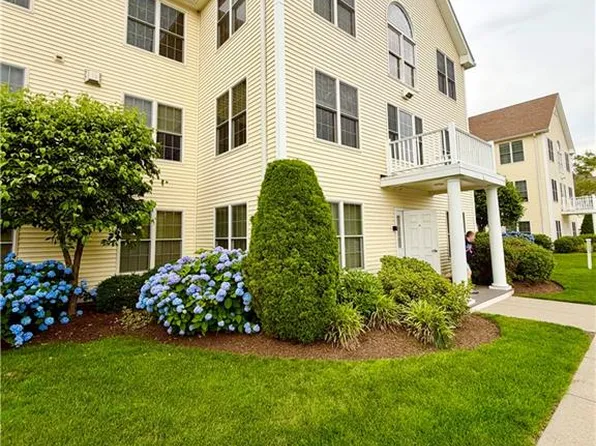 45 Saw Mill Dr Unit 301, North Kingstown, RI 02852