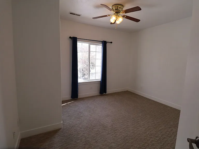 429 N 1340 E — Photo 39