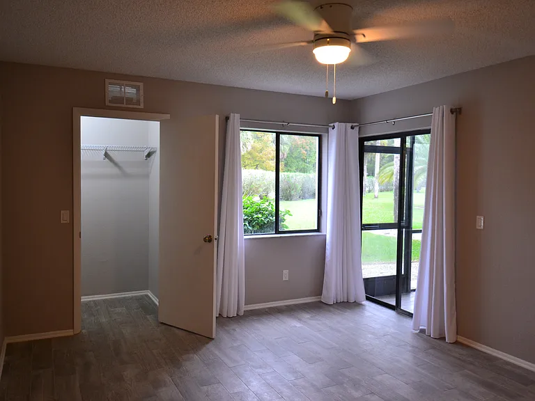135 W Cypress Ct — Photo 16