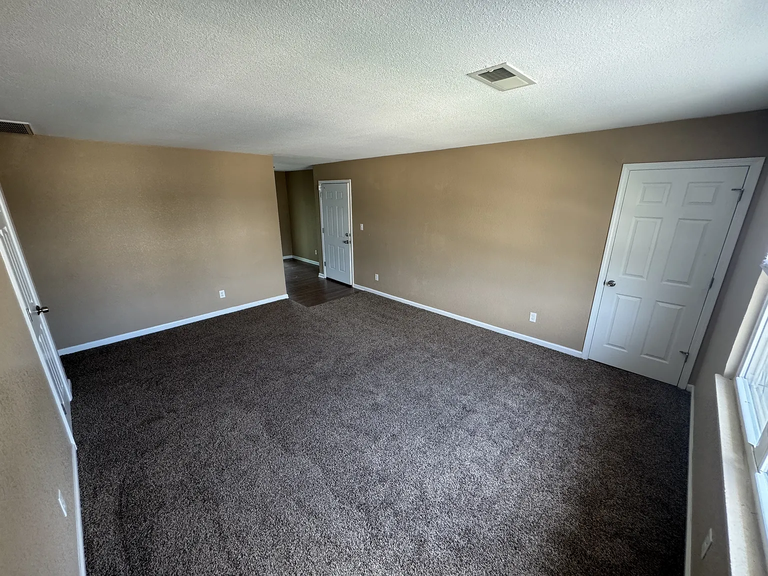 2032 Westgate Dr — Photo 2