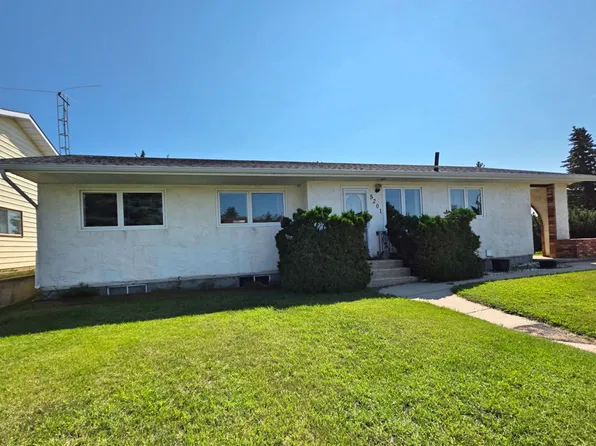 5201 54th St, Elk Pt, AB T0A 1A0