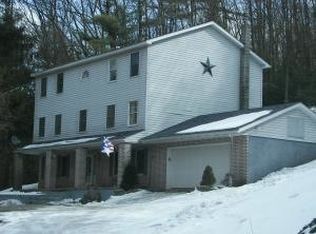 1346 Sugar Run Rd, Mill Hall, PA 17751