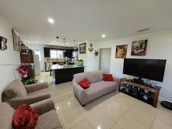 5th image of 411 S Crescent Dr APT 105