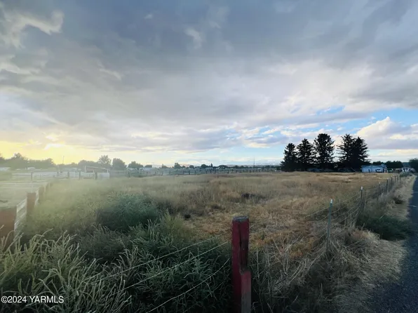 Nka Ahtanum Rd, Yakima, WA 98903