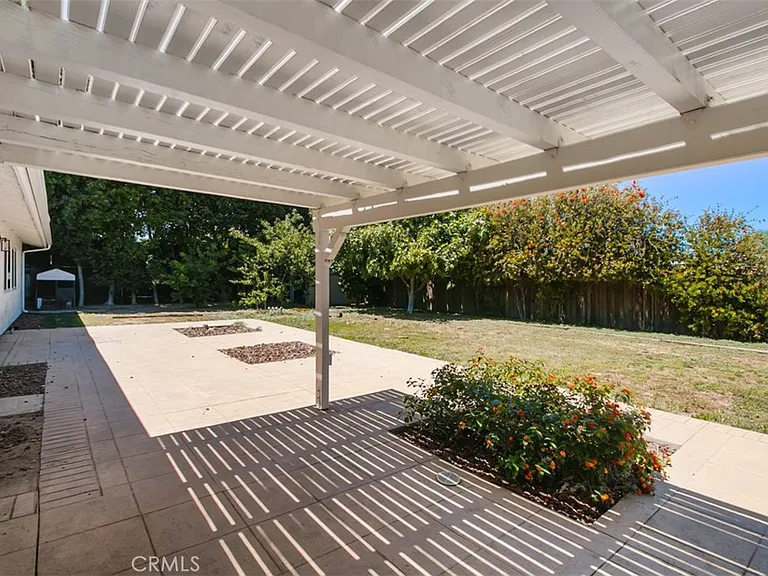 22841 Calvert St — Photo 42