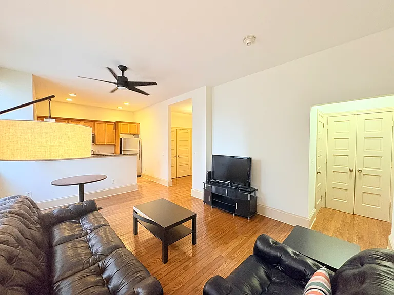 250 S 13th St #1B — Photo 2