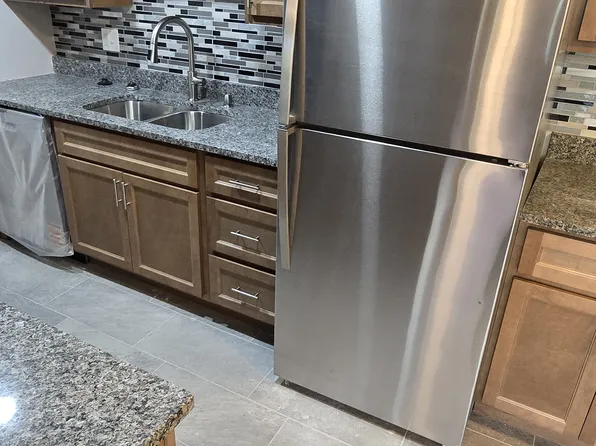 9882 Greenery Ln APT E, Saint Louis, MO 63132