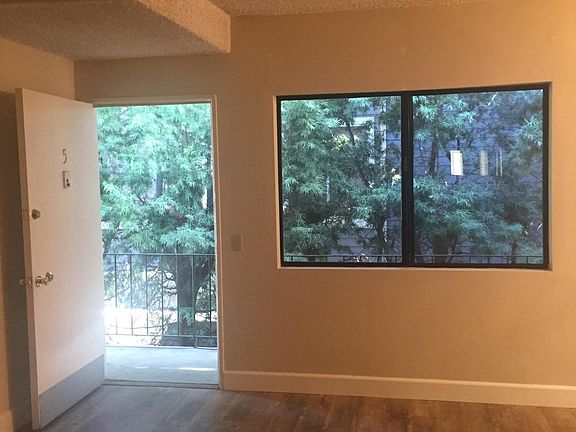 3rd image of 14215 Burbank Blvd APT 5