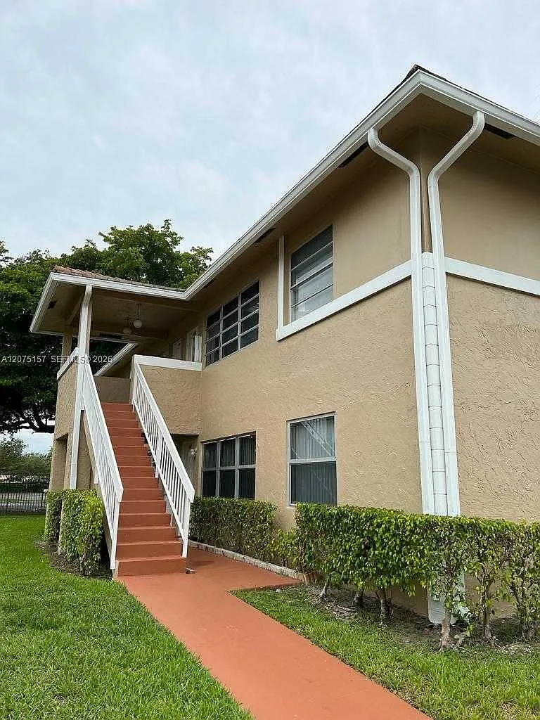 2 bed, $1,900 — Photo 1