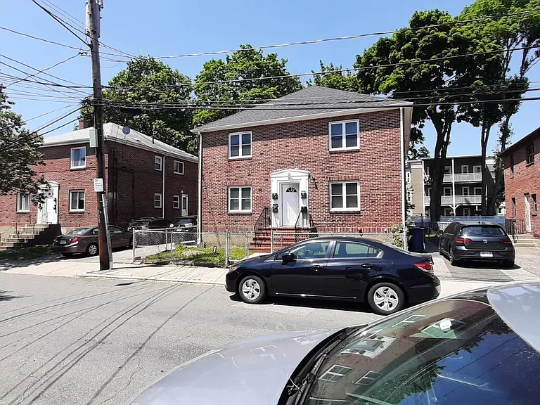 14 Beechcroft St #1 — Photo 1