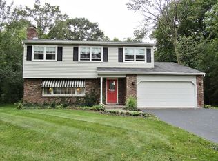 3N826 Thornapple Rd, St Charles, IL 60174