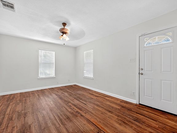 3rd image of 106 E Beltline Rd