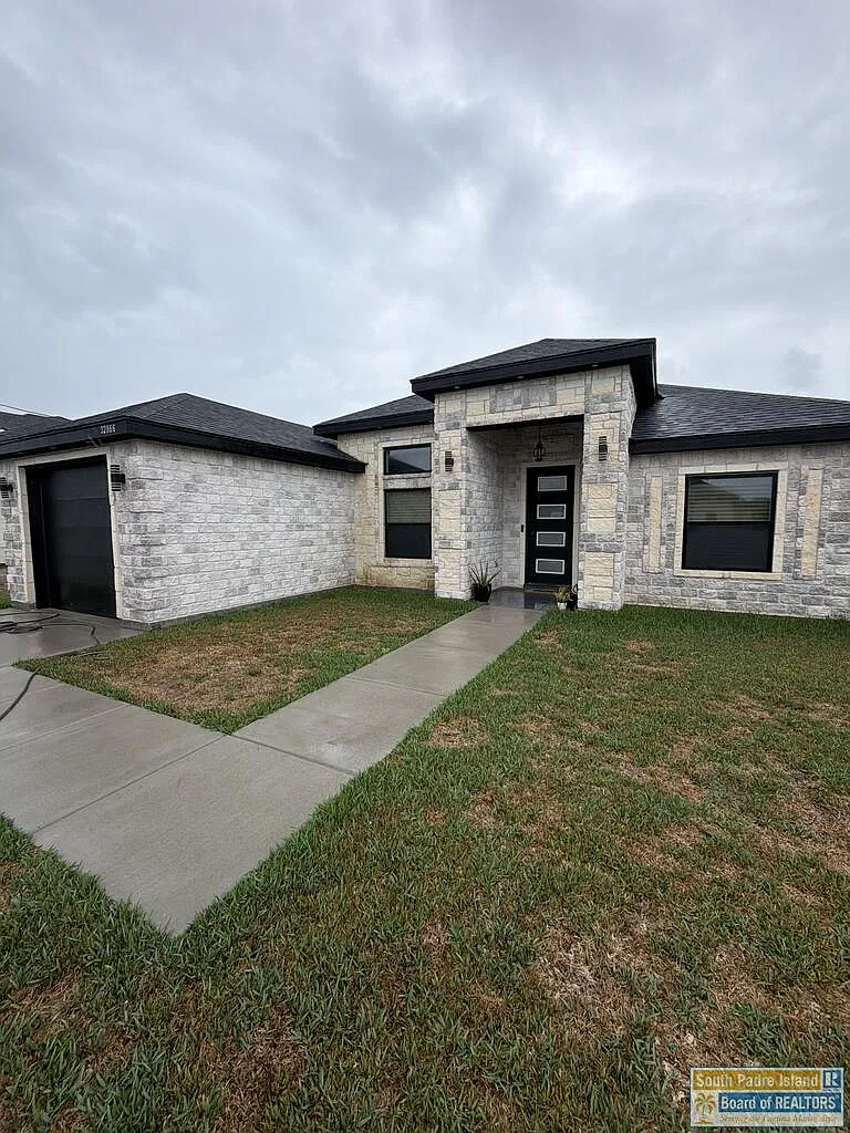 3 bed, 2.0 bath, 1251 sqft, $2,850 — Photo 2