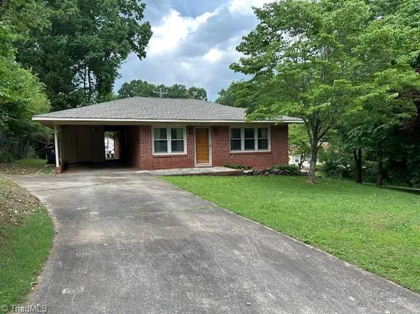 404 W 9th St, Siler City, NC 27344