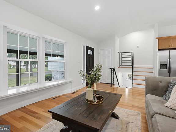 3rd image of 75 Wedgewood Dr