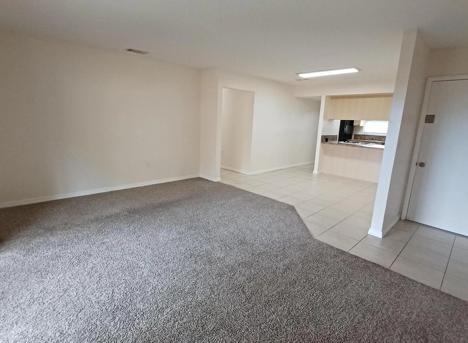 3 bed, 2.0 bath, 1094 sqft, $1,600 — Photo 3
