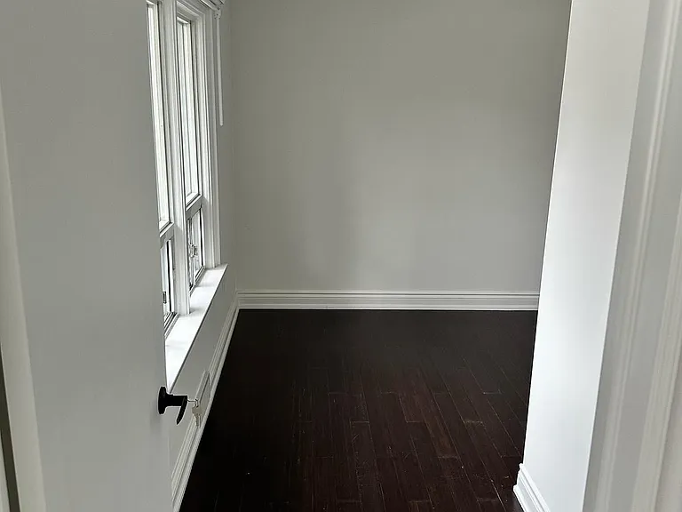 9 Roycrest Ave #ROOM — Photo 16