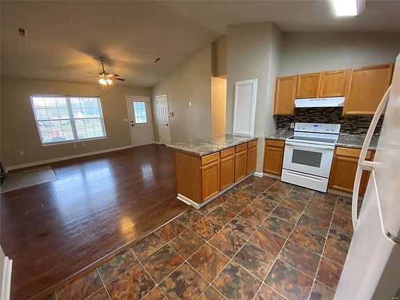 5th image of 100 Heather Ct