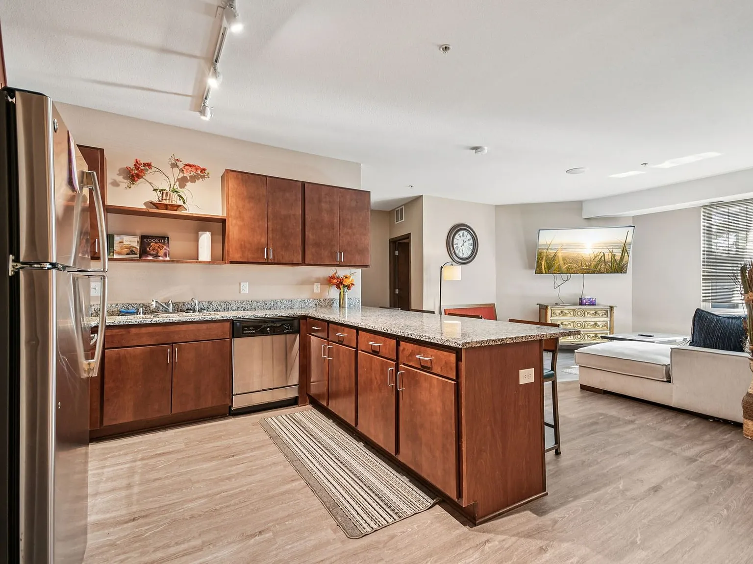 Capital View Apartments — Photo 1