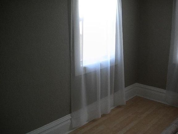 4th image of 2011 Jennings St