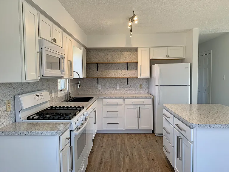 102 Vosburgh Rd #2 — Photo 6