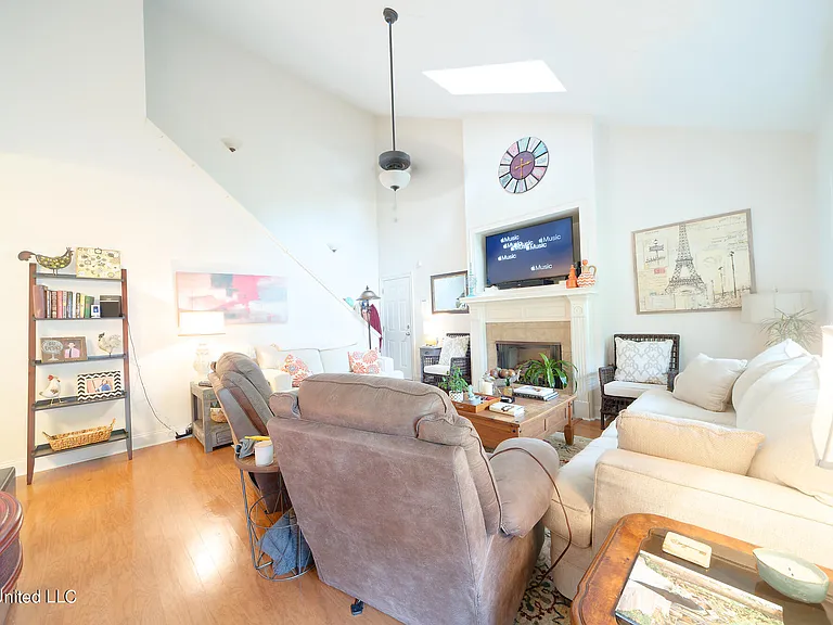 408 Green Tree Pl — Photo 12