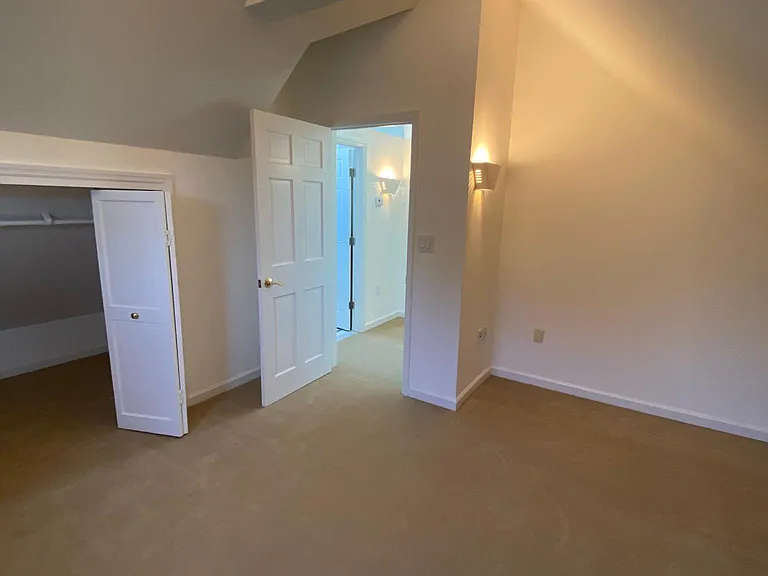 18 Berrian Pl #B — Photo 36