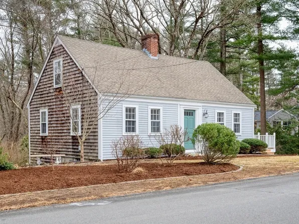 54 Whitcomb Ave, Hingham, MA 02043