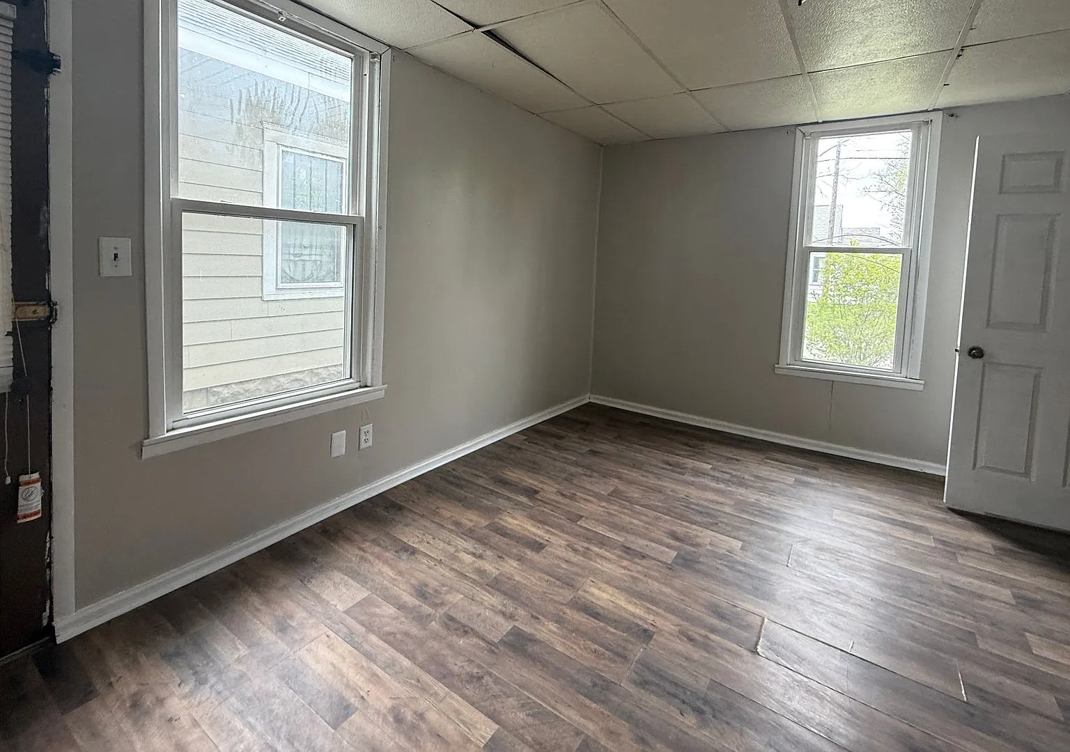 2 Bedroom with a Bonus Room Close to Union Hospital — Photo 4