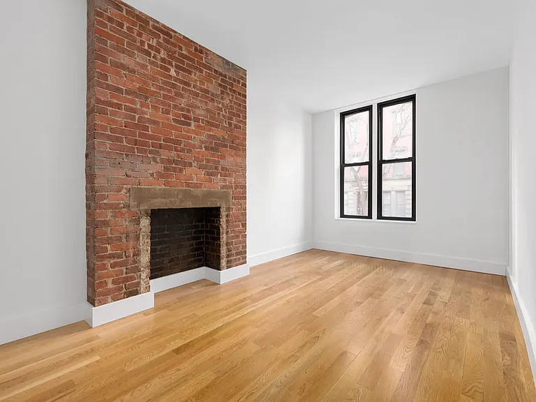 218 E 5th St #GARDEN — Photo 4