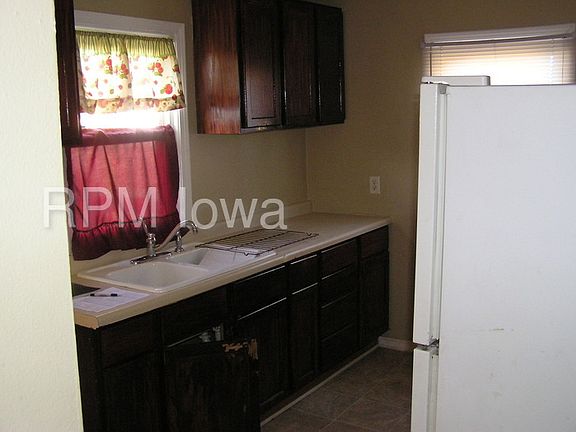 3rd image of 1530 E 17th Ct