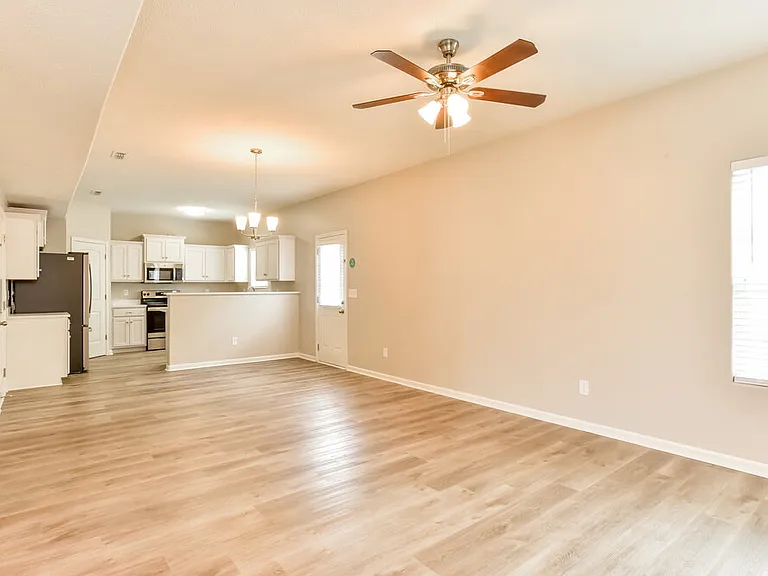 1631 Sunray Dr — Photo 4