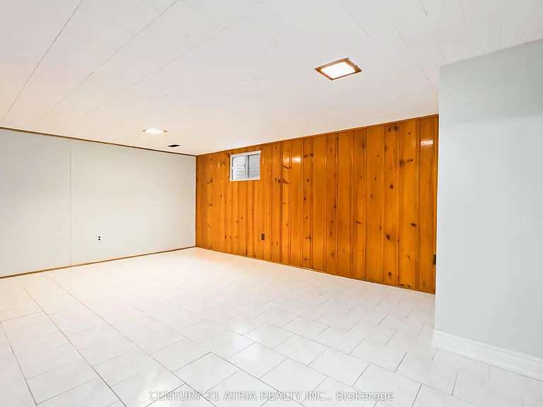 60 Council Cres — Photo 4
