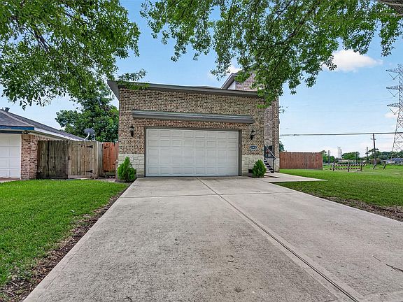 3rd image of 11435 Carvel Ln