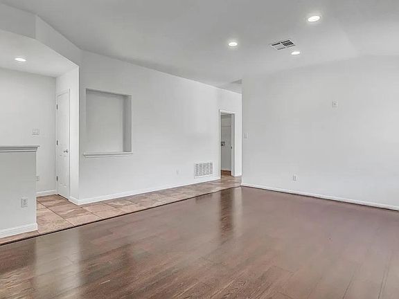 4th image of 16601 Jadestone Dr