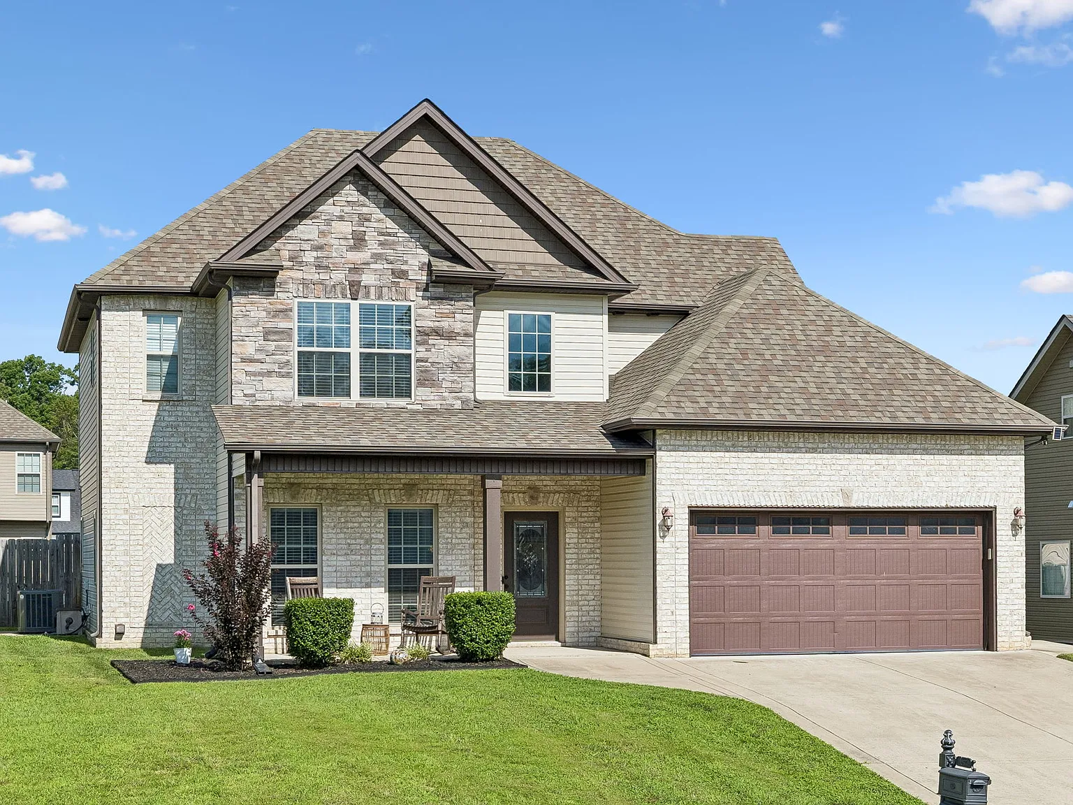 4 bed, 2.5 bath, 2158 sqft, $2,500 — Photo 2