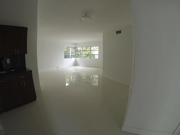 White porcelain tile